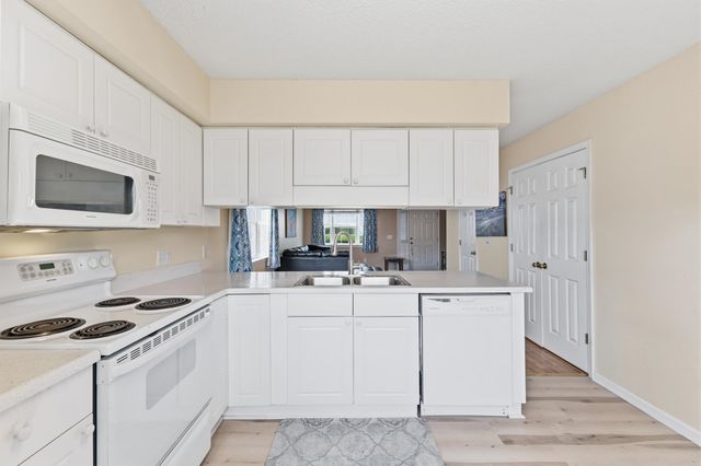 618 3rd Ave S Apt 3E, North Myrtle Beach, SC 29582
