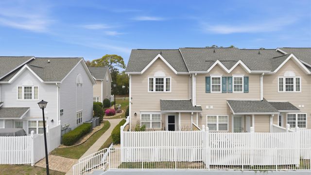 618 3rd Ave S Apt 3E, North Myrtle Beach, SC 29582