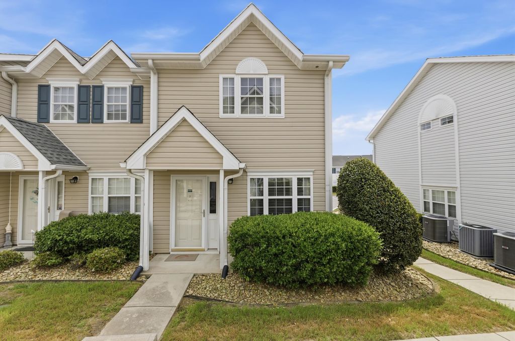 618 3rd Ave S Apt 3E, North Myrtle Beach, SC 29582