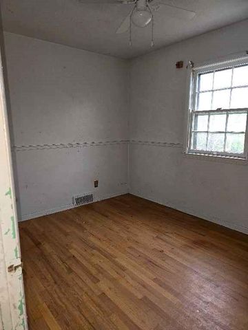 3507 Southern Hills Drive, Kansas City, MO 64137