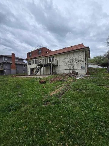 3507 Southern Hills Drive, Kansas City, MO 64137