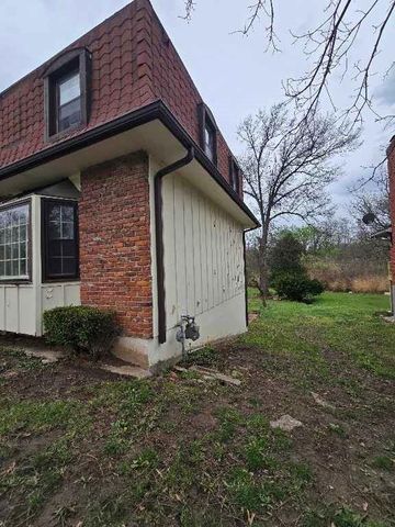 3507 Southern Hills Drive, Kansas City, MO 64137