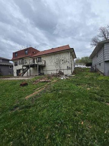 3507 Southern Hills Drive, Kansas City, MO 64137