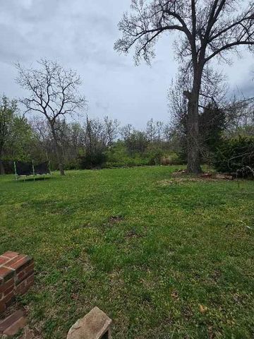 3507 Southern Hills Drive, Kansas City, MO 64137
