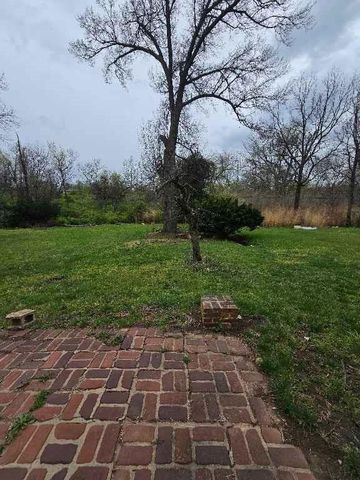 3507 Southern Hills Drive, Kansas City, MO 64137