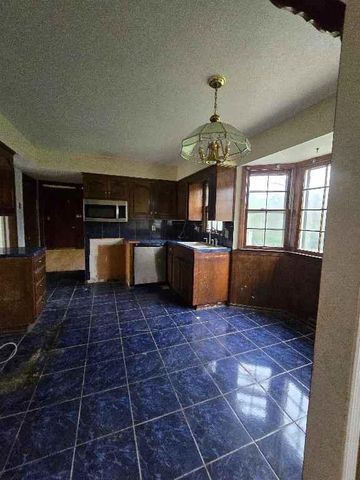 3507 Southern Hills Drive, Kansas City, MO 64137