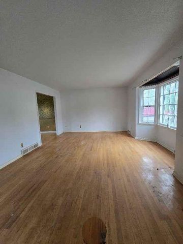 3507 Southern Hills Drive, Kansas City, MO 64137