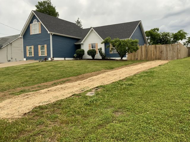 3024 Herman B Rader Dr, La Vergne, TN 37086