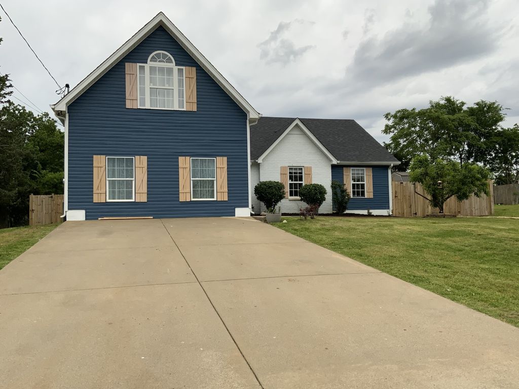 3024 Herman B Rader Dr, La Vergne, TN 37086