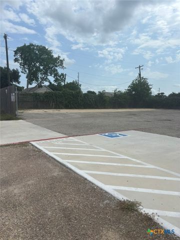 5311 Country Club Drive, Victoria, TX 77904