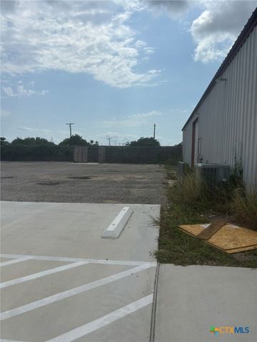 5311 Country Club Drive, Victoria, TX 77904
