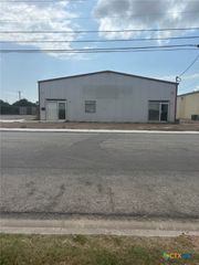 5311 Country Club Drive, Victoria, TX 77904