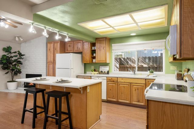 7859 Casa Bella Way, Citrus Heights, CA 95610