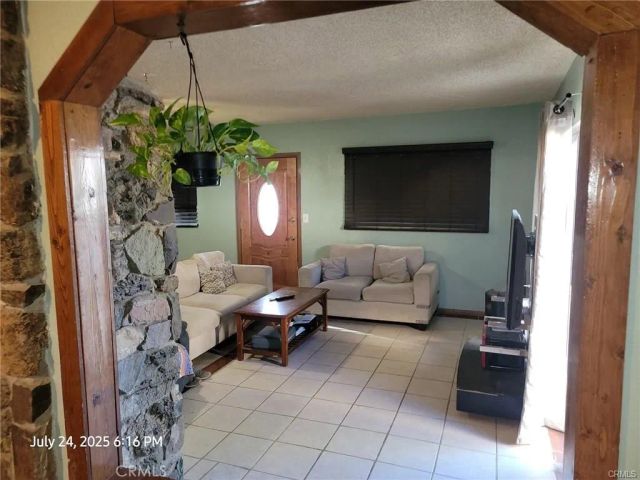 27177 Cahuilla Road, Apple Valley, CA 92307