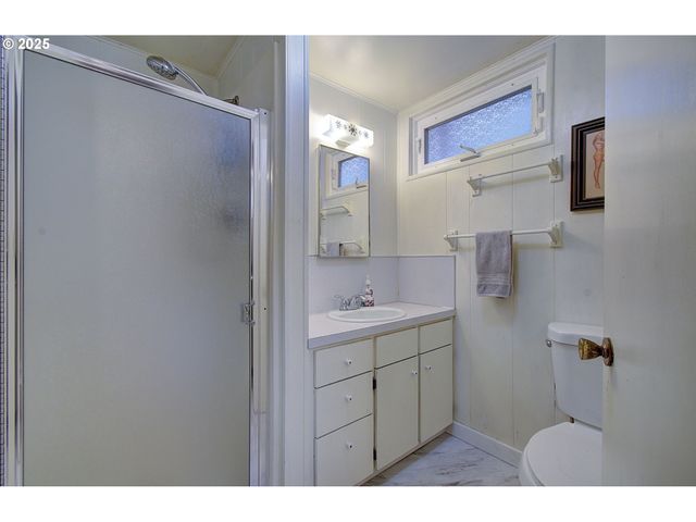 615 W 39TH St, Vancouver, WA 98660