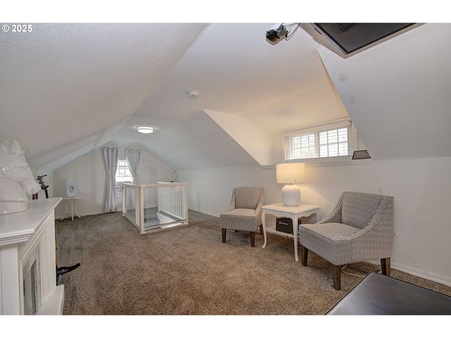 615 W 39TH St, Vancouver, WA 98660