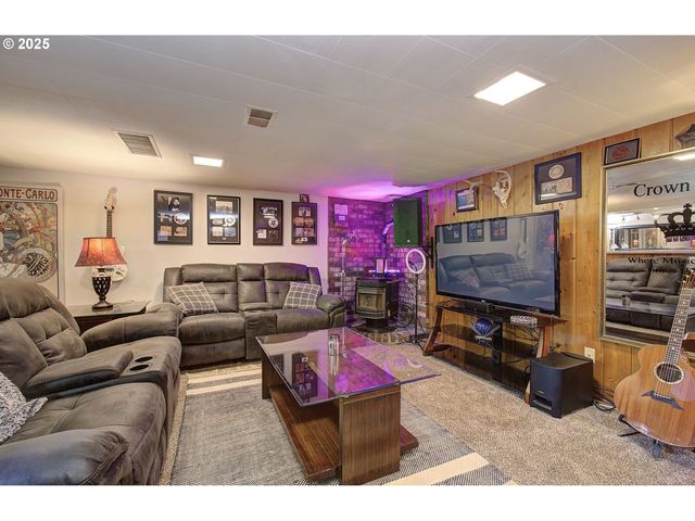 615 W 39TH St, Vancouver, WA 98660