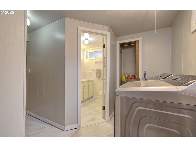 615 W 39TH St, Vancouver, WA 98660