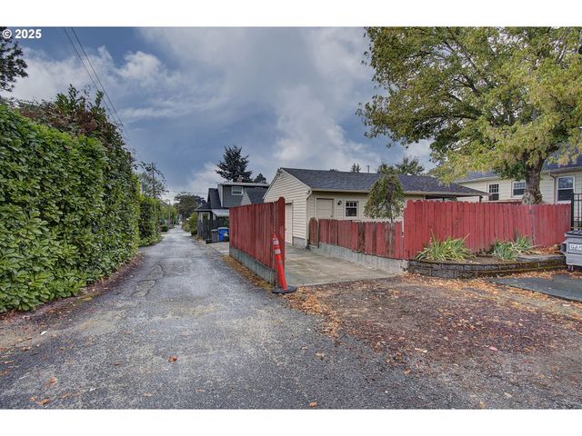 615 W 39TH St, Vancouver, WA 98660