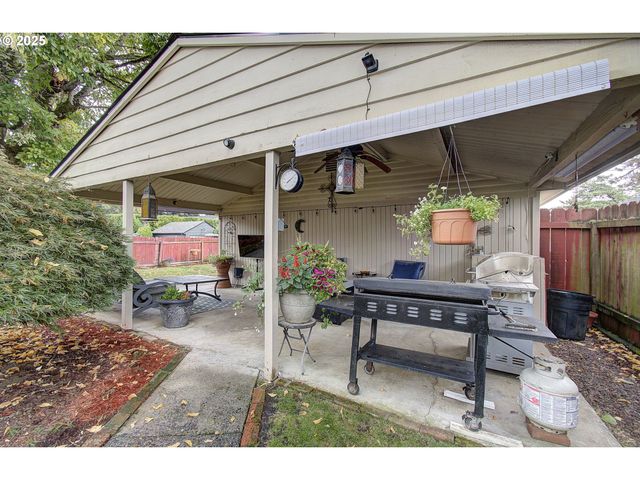 615 W 39TH St, Vancouver, WA 98660