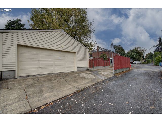 615 W 39TH St, Vancouver, WA 98660