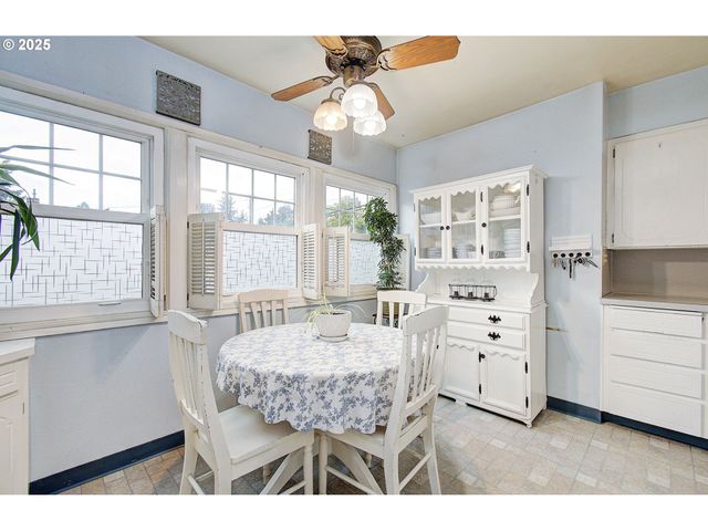 615 W 39TH St, Vancouver, WA 98660