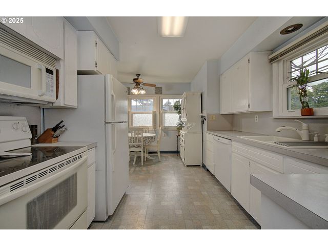 615 W 39TH St, Vancouver, WA 98660