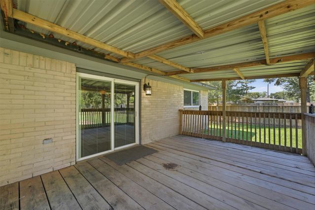 9819 Forest Hollow Drive, Baytown, TX 77521
