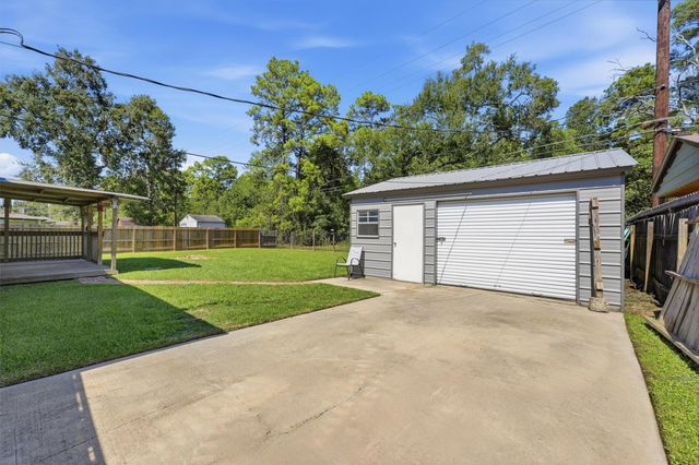 9819 Forest Hollow Drive, Baytown, TX 77521