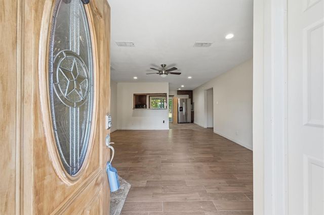 9819 Forest Hollow Drive, Baytown, TX 77521