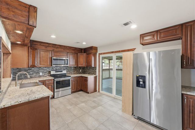 9819 Forest Hollow Drive, Baytown, TX 77521