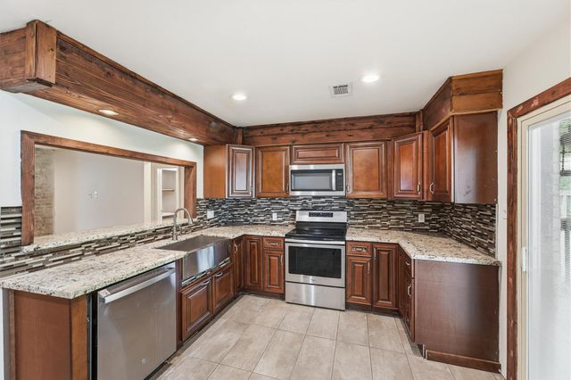 9819 Forest Hollow Drive, Baytown, TX 77521