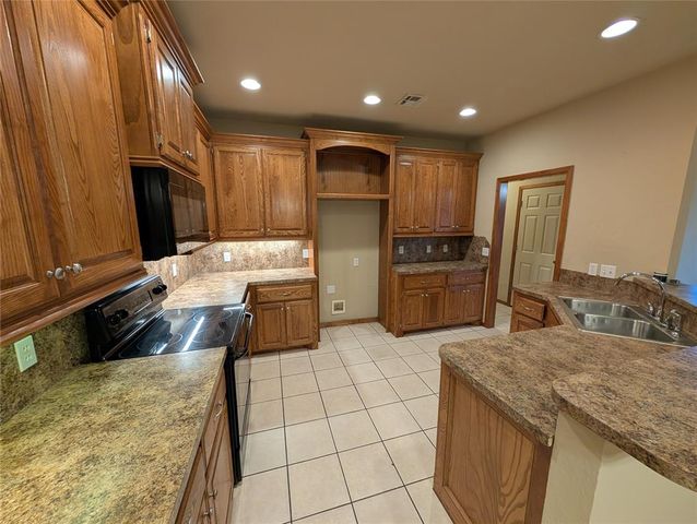 917 SW 37th Street, Moore, OK 73160