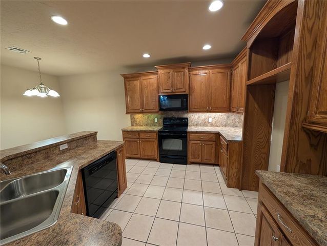 917 SW 37th Street, Moore, OK 73160