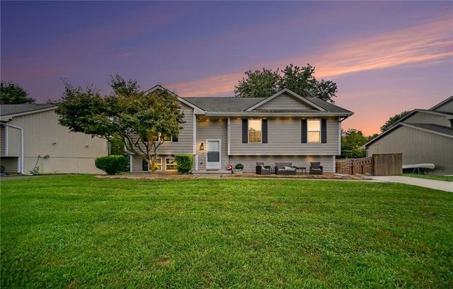 1001 NE 194th Terrace, Smithville, MO 64089