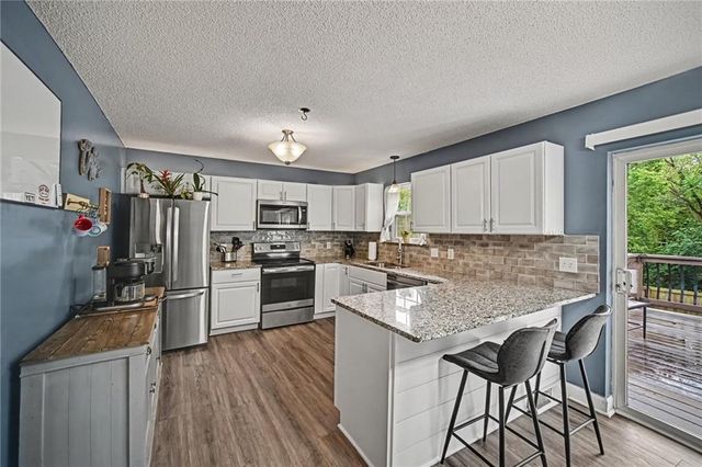 1001 NE 194th Terrace, Smithville, MO 64089