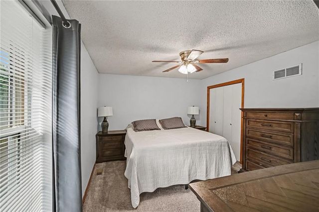 1001 NE 194th Terrace, Smithville, MO 64089
