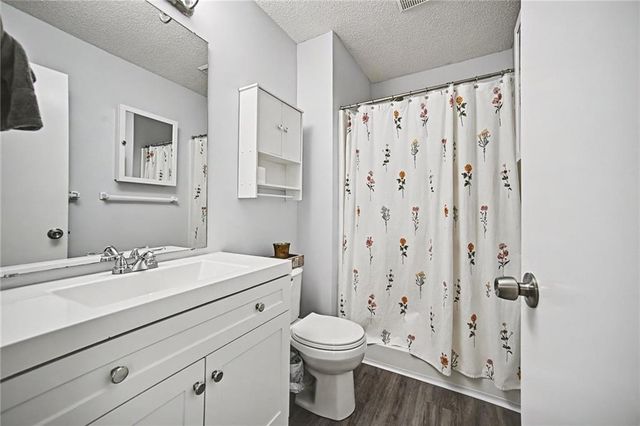 1001 NE 194th Terrace, Smithville, MO 64089