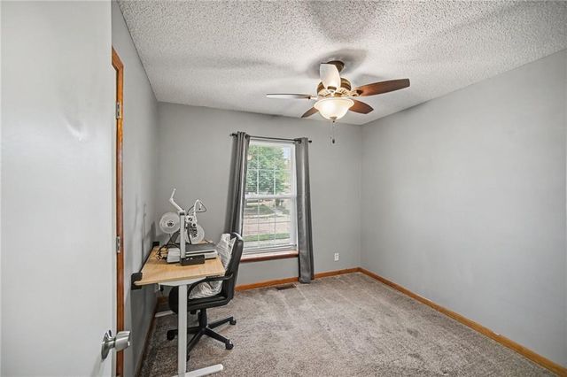 1001 NE 194th Terrace, Smithville, MO 64089