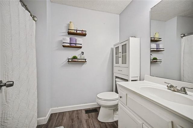 1001 NE 194th Terrace, Smithville, MO 64089