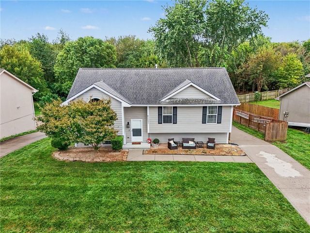 1001 NE 194th Terrace, Smithville, MO 64089