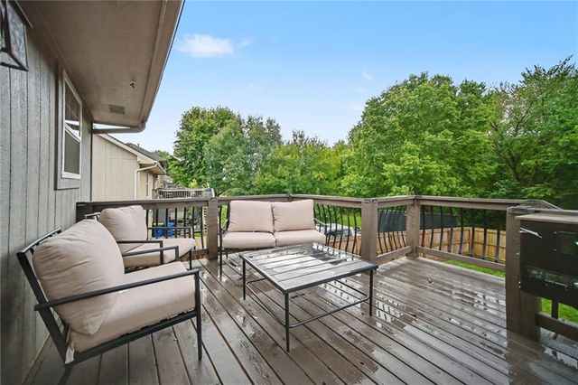 1001 NE 194th Terrace, Smithville, MO 64089