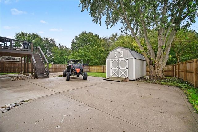 1001 NE 194th Terrace, Smithville, MO 64089