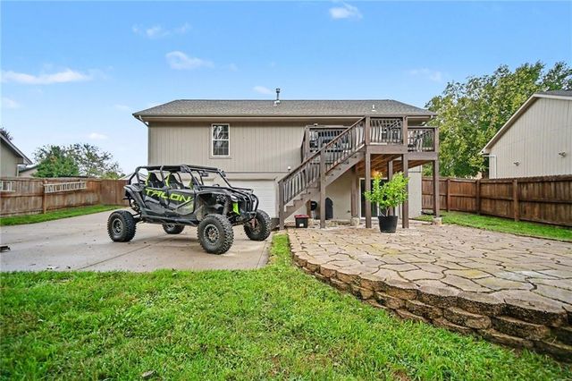 1001 NE 194th Terrace, Smithville, MO 64089