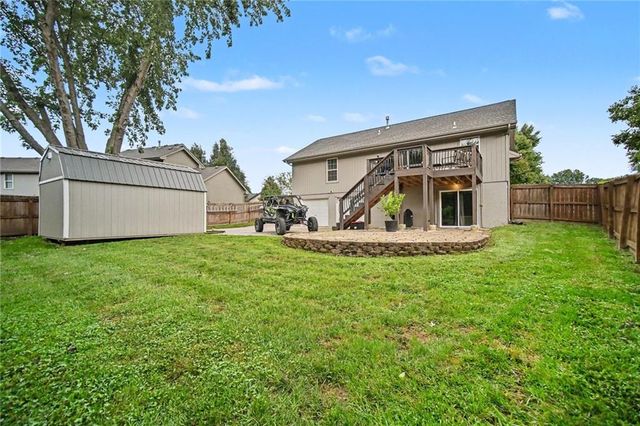 1001 NE 194th Terrace, Smithville, MO 64089