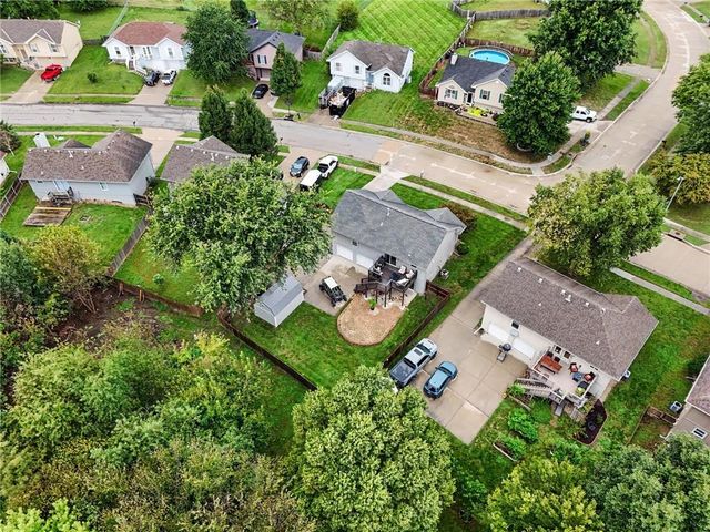 1001 NE 194th Terrace, Smithville, MO 64089