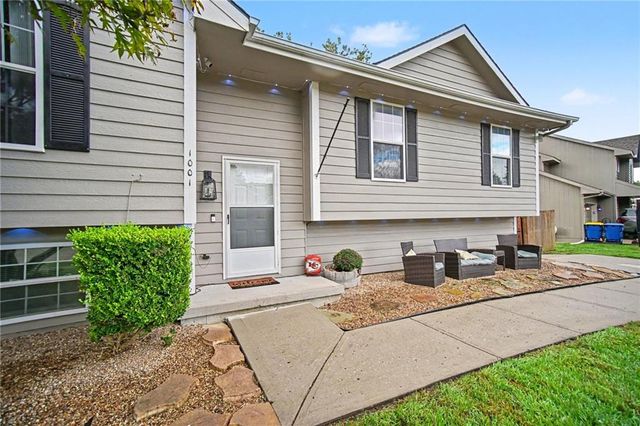 1001 NE 194th Terrace, Smithville, MO 64089