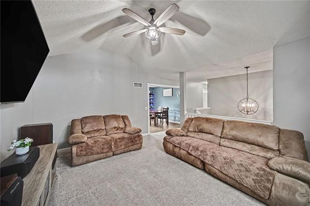 1001 NE 194th Terrace, Smithville, MO 64089