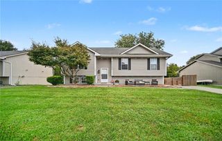1001 NE 194th Terrace, Smithville, MO 64089