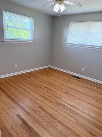 15 Holiday Lane, Chattanooga, TN 37415